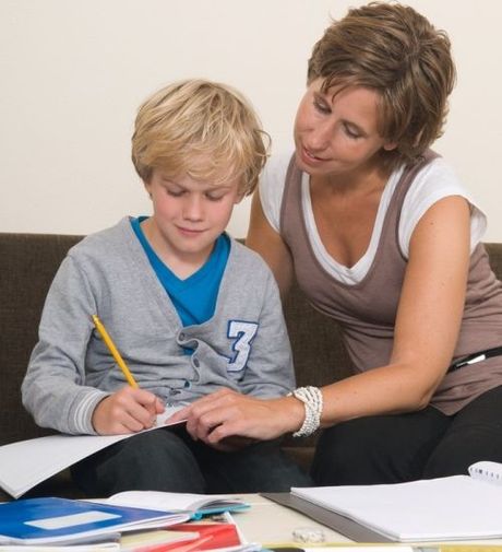 ergonomia pisania, pisanie, skolak, stol pre skolaka