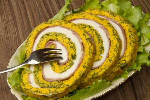 Gourmet spinach rolls  with eggs, ham and cheese